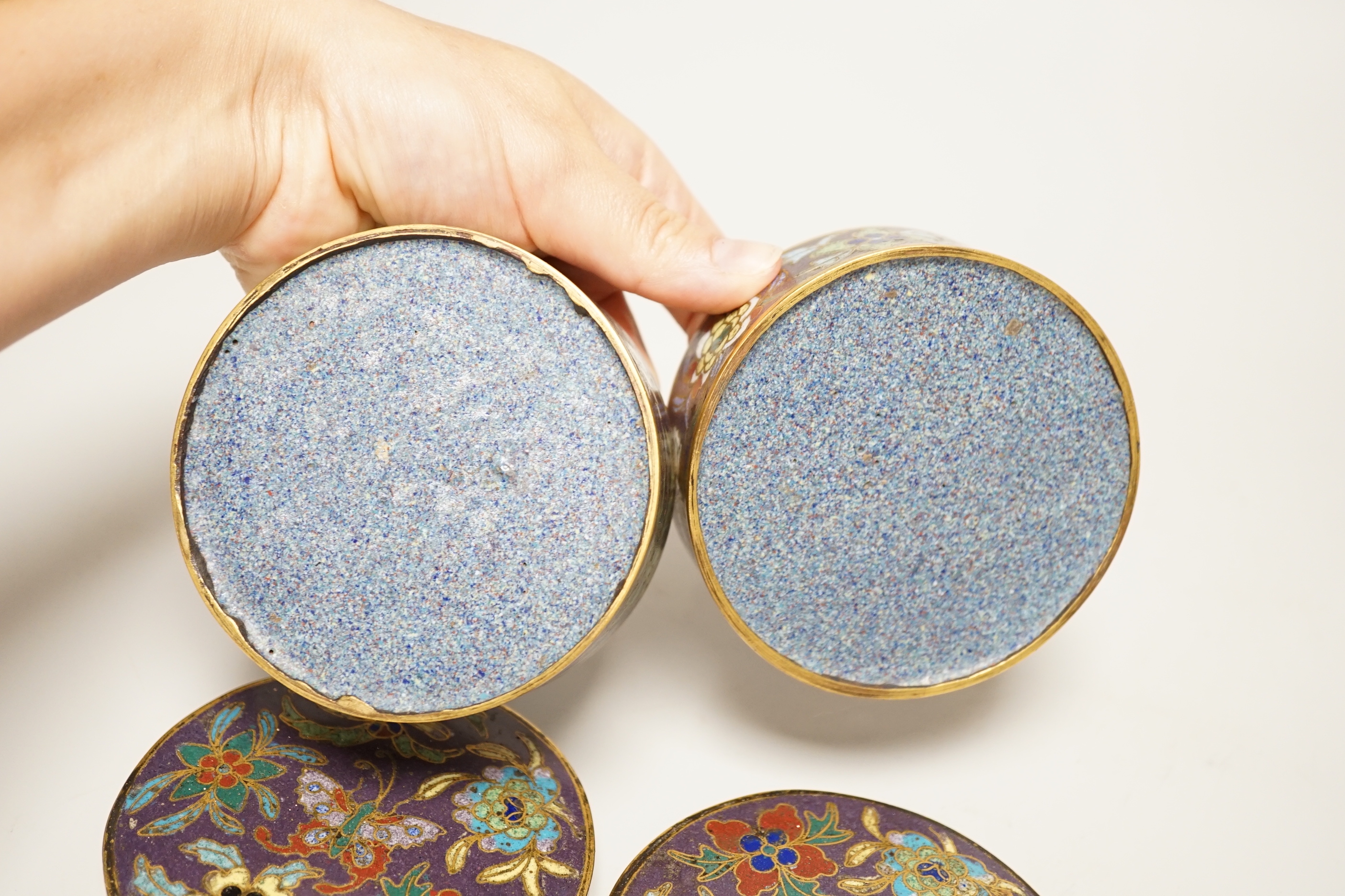 A pair of Chinese cloisonné enamel circular boxes and covers, Qing dynasty, 9.5cm diameter